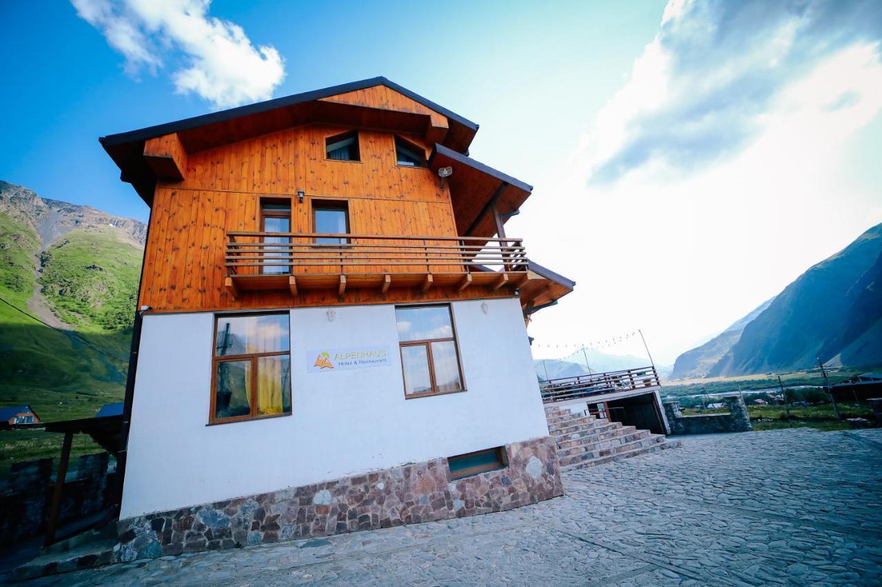 Alpenhaus Kazbegi Hotel & Restaurant Extérieur photo