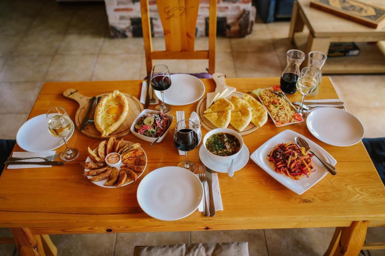 Alpenhaus Kazbegi Hotel & Restaurant Extérieur photo